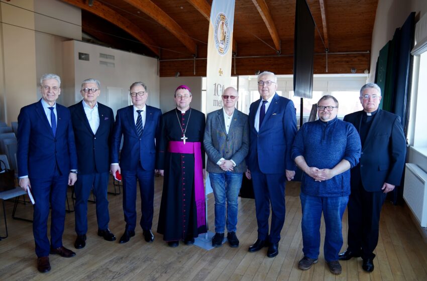  Telšių vyskupija ir Klaipėdos universitetas sukvietė į konferenciją, skirtą vyskupijos 100-mečiui paminėti