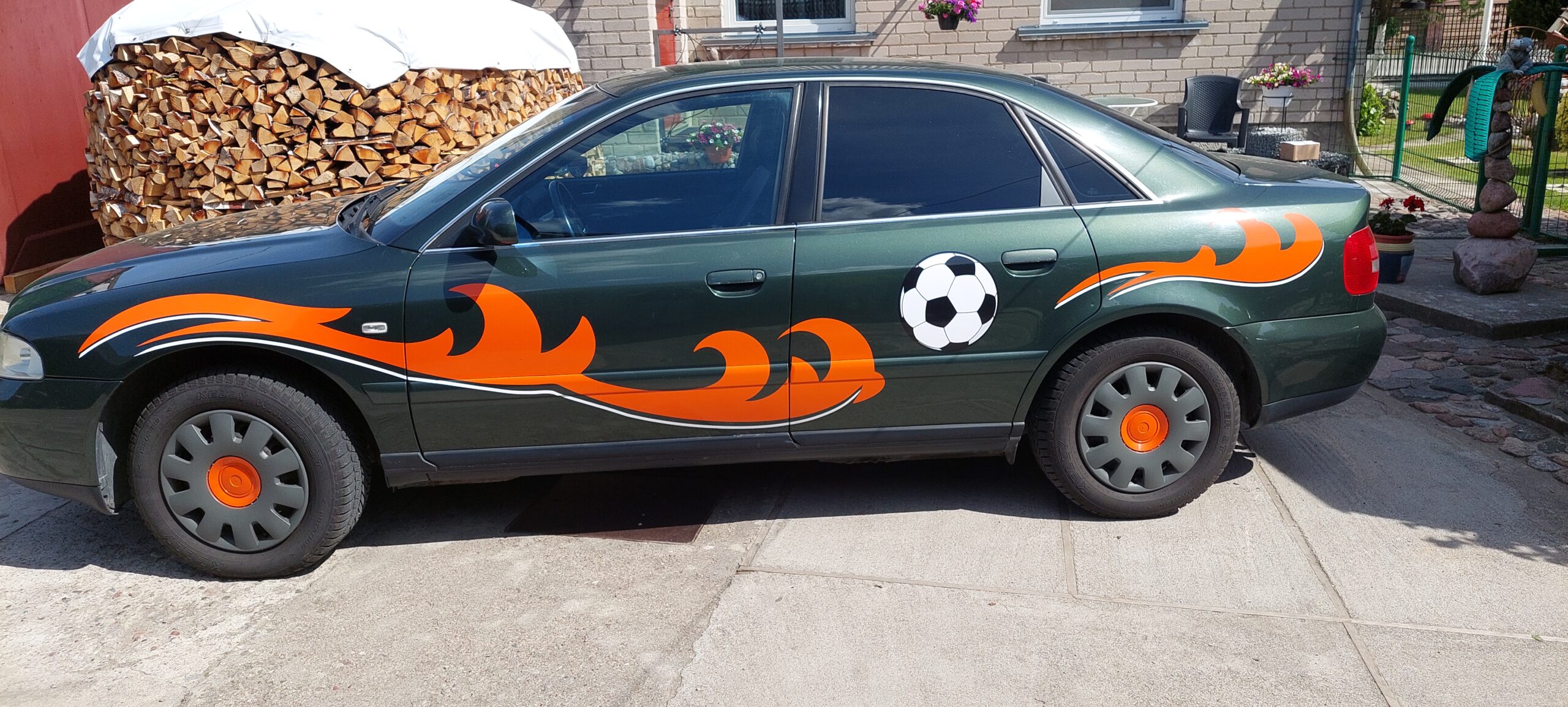 Fans decorated the car with signs of their beloved “Banga” team