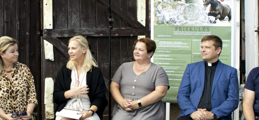  Priekulės šventei giedos fontanas, gros jungtinis orkestras, į pikniką kvies skrybėlėtosios damos