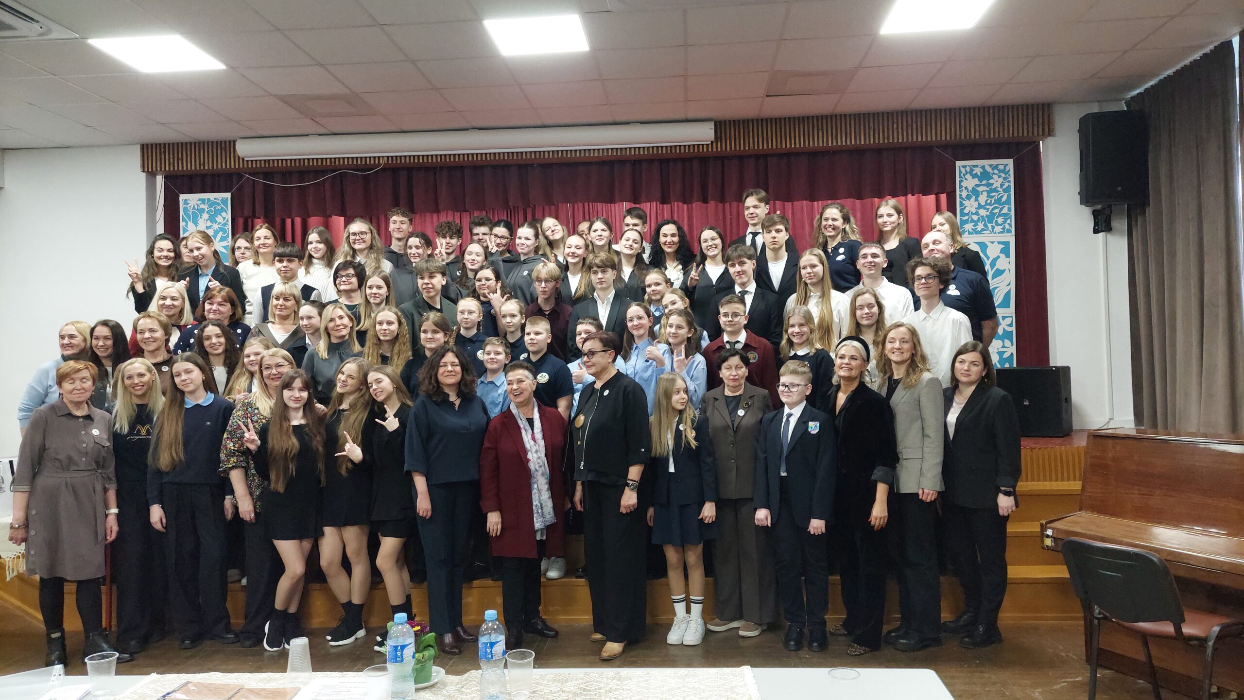  „Vaivorykštės“ gimnazijoje – meninio žodžio šventė