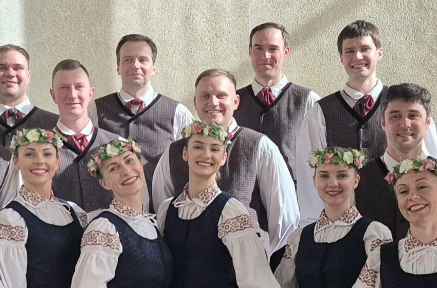  „Minijos“ ansamblis „Klumpakojo“ festivalyje skynė laurus