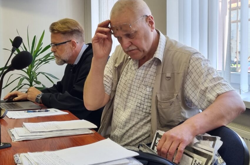  Piketuotojas gynėsi nuo baudos už draudžiamus simbolius: esą reiškė palaikymą Ukrainai