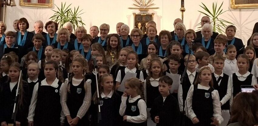  Skirtingas kartas po Gargždų bažnyčios skliautais sujungė patriotinės dainos