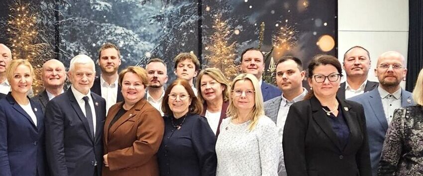  Paskutiniame šių metų Tarybos posėdyje – vietinės rinkliavos pokyčiai, parama vaikų emocinei gerovei, įkrovimo stotelių plėtra