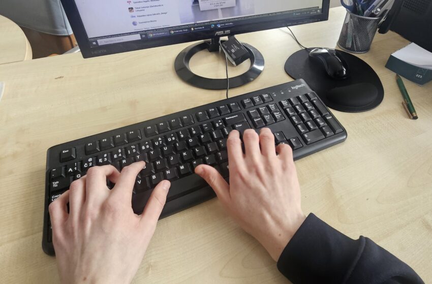  Dėl pavojų ribojami socialiniai tinklai vaikams iki 16 metų: siūlomi draudimai ir Lietuvoje