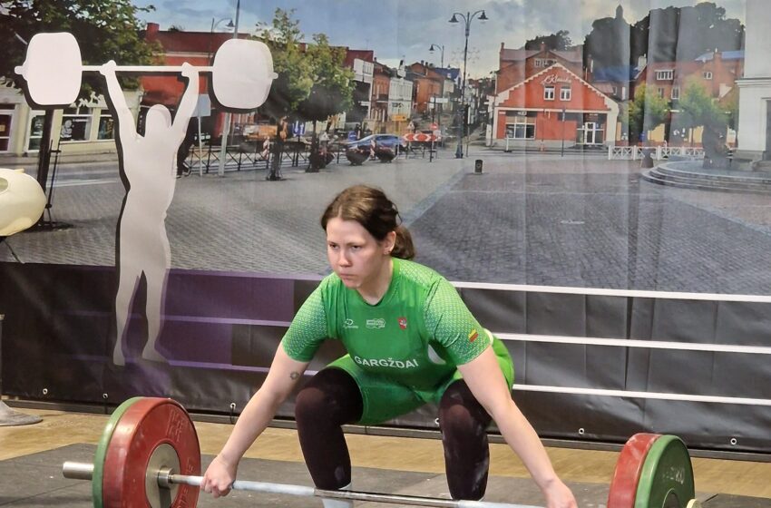  Gargždų sunkiaatlečiai dalyvavo tarptautiniame turnyre Telšiuose
