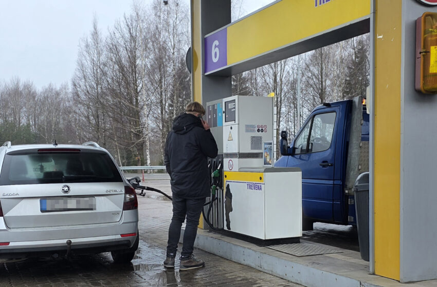  Išaugusios degalų kainos verčia vairuotojus persvarstyti kasdienius įpročius