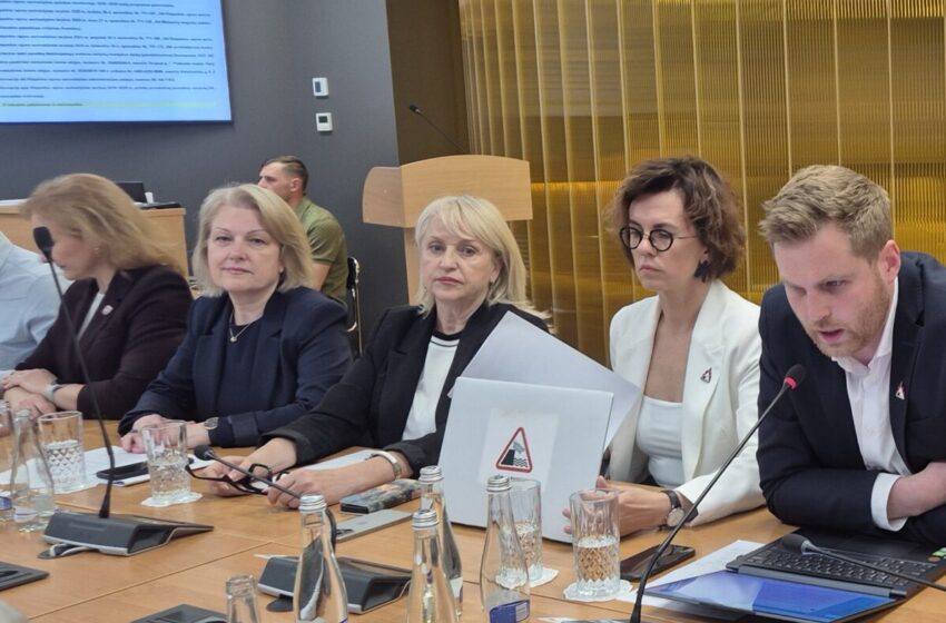  Opozicijos teikta Švietimo tarybos idėja palaikymo nesulaukė