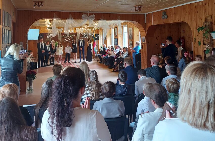 Judrėnuose išlydėtiems mokiniams linkėta brandaus pasirinkimo