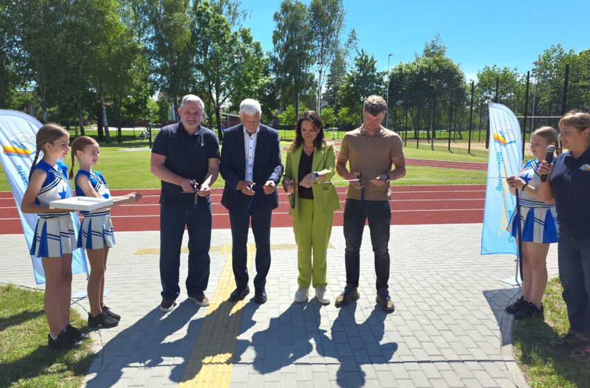  Gargždų „Vaivorykštės“ gimnazijos sporto aikštynas jau atviras bendruomenei