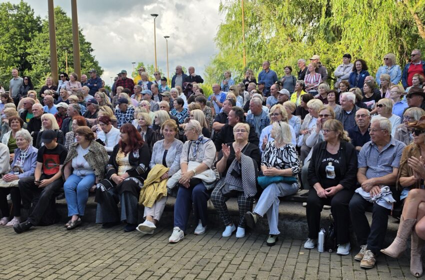  Gargždiškių širdis suvirpino neoficialus miesto himnas:Jaunimo parke dainavo kelios kartos