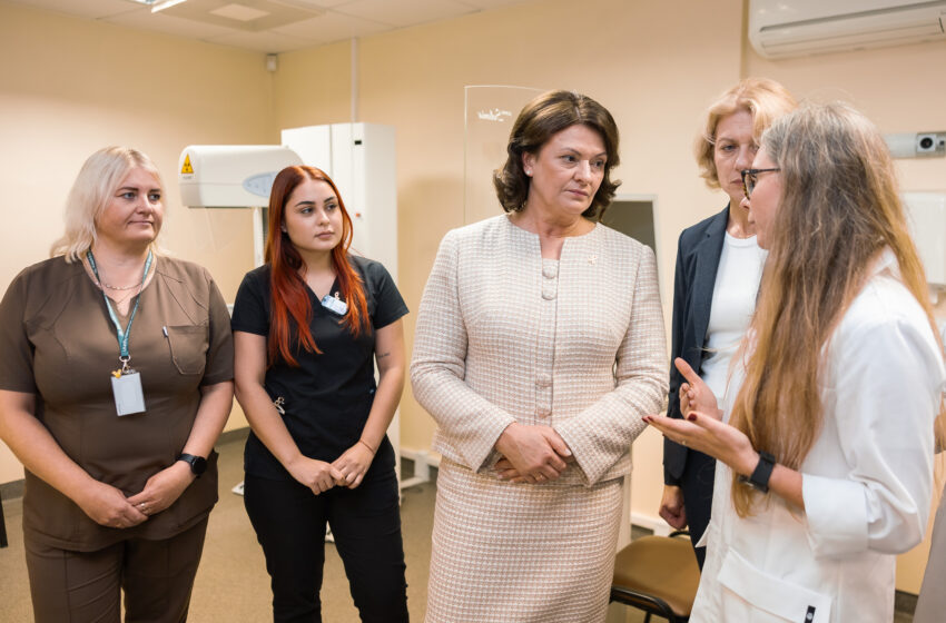  Diana Nausėdienė vizitą KUL skyrė krūties vėžio prevencijai