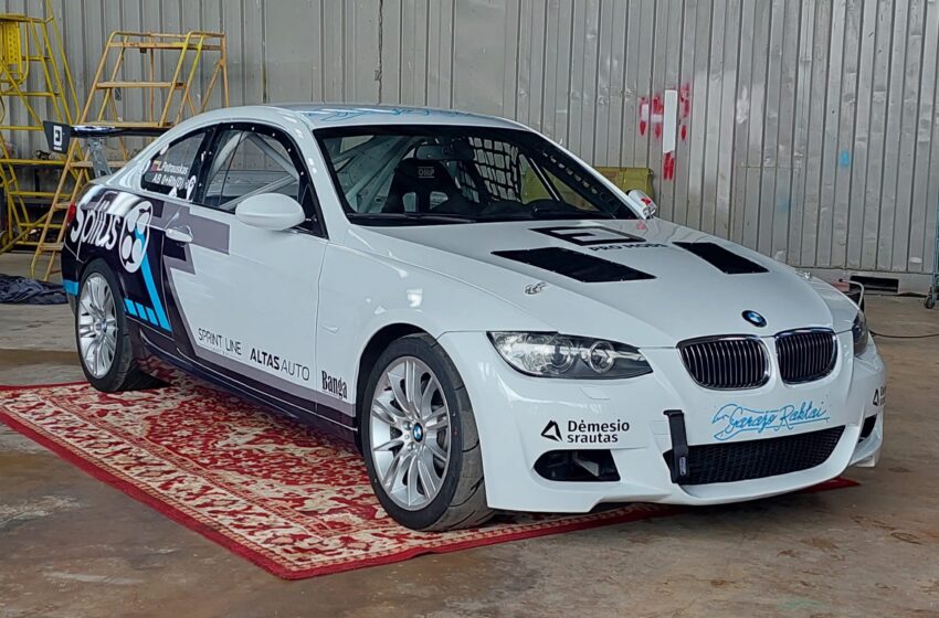  Pristatytas žiedinėms lenktynėms paruoštas BMW