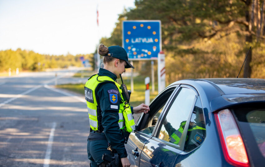  Lietuvos–Latvijos pasienyje policijos pareigūnai vykdė bendrą prevencinę priemonę