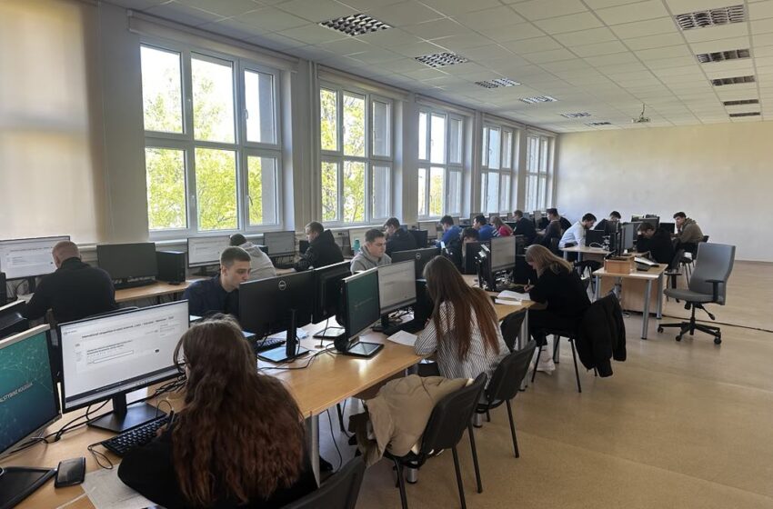  Matematika jungia protus: Klaipėdoje vyko tarptautinis tiksliųjų mokslų renginys „Sužinok–Apskaičiuok–Įsimink 2025“