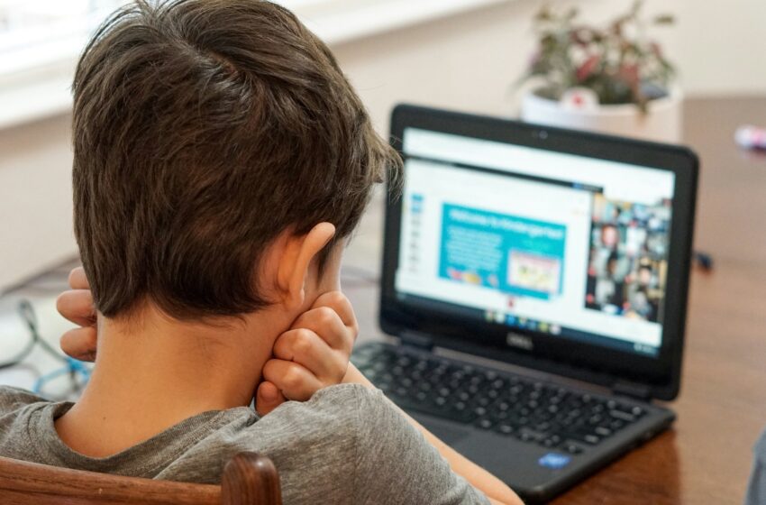  Tėvų baimė dėl vaikų seksualinio išnaudojimo internete auga: tyrime atsidūrė tarp dažniausiai įvardijamų grėsmių