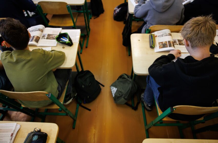  246 tūkstančiai eurų pasitikėjimo: ar mokyklų „vadovų krepšelis“ taps investicija į ugdymą, ar į sienų dekorą?