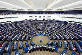  Europos Parlamentas ragina taikyti visišką embargą Rusijos energetiniams ištekliams, suteikti Ukrainai ES kandidatės statusą ir didinti ginklų tiekimą besiginančiai valstybei