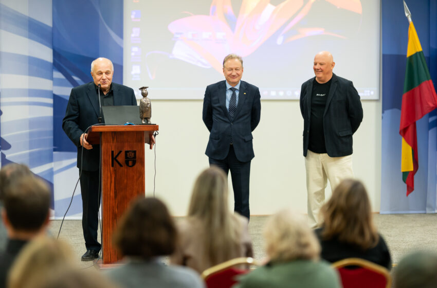  Klaipėdos universitetas sujungė istorinius tyrimus ir mecenatystę – įteikta Alfonso Žalio fondo stipendija Linui Ragainiui