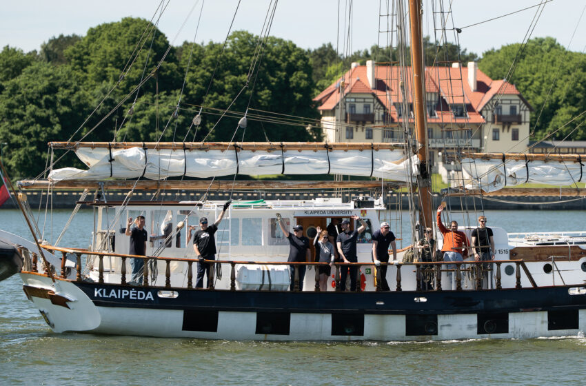  Klaipėdos universiteto burlaivis „Brabander“ išplaukė į regatą „The Tall Ships Races 2026“