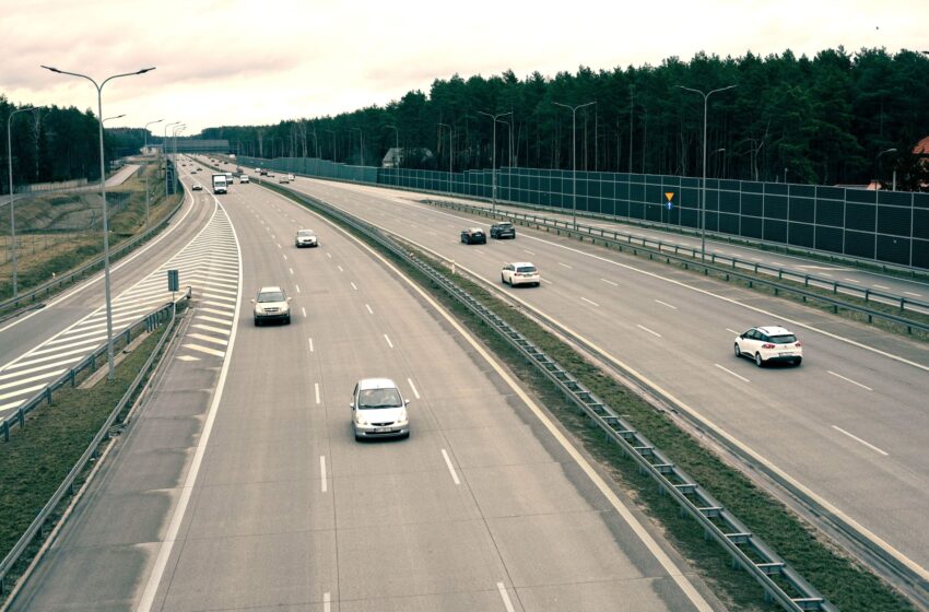  Vienas staigus stabdymas – masinė avarija: šią vasarą žalos keliuose jau viršijo 15 mln. eurų