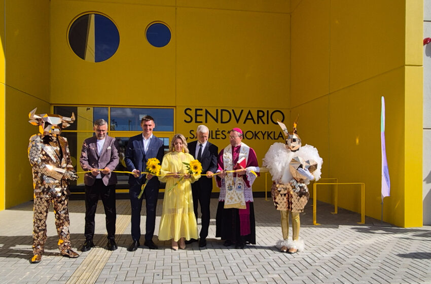  Moderni Sendvario „Saulės“ mokykla eina šviesos taku