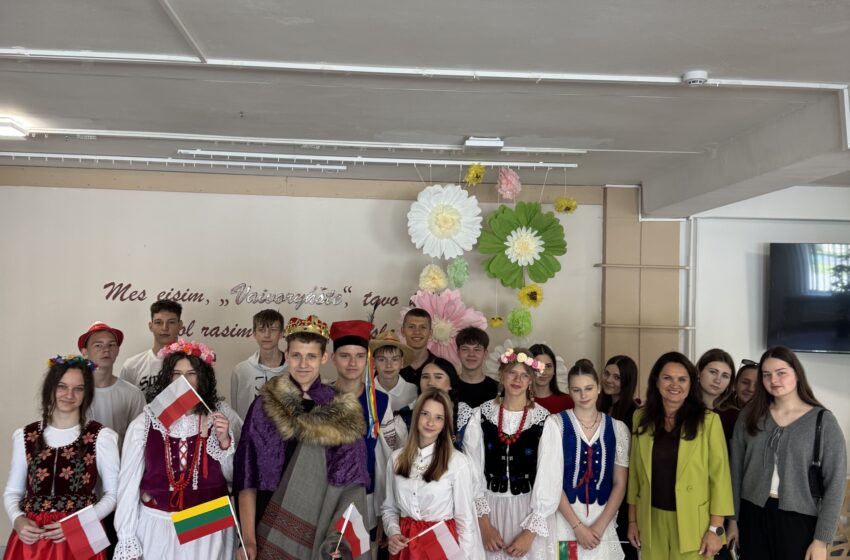  Tradicijos sujungia: lietuvių ir lenkų jaunimas Gargžduose kūrė, atrado ir draugavo