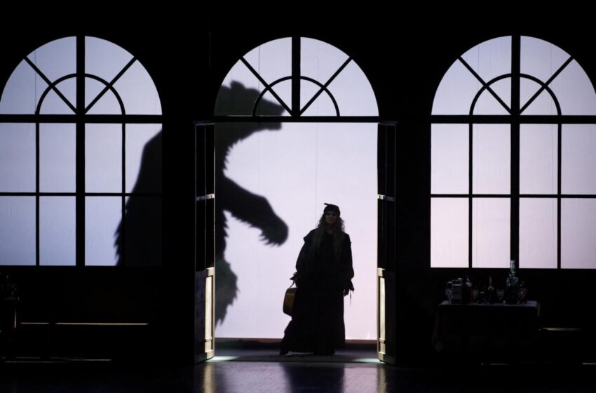  „Padėkos kaukės“: Gintarui Varnui – už operos „Lokys“ režisūrą, solistui Stanislovui Rezgevičiui – „Už nuopelnus teatro menui“
