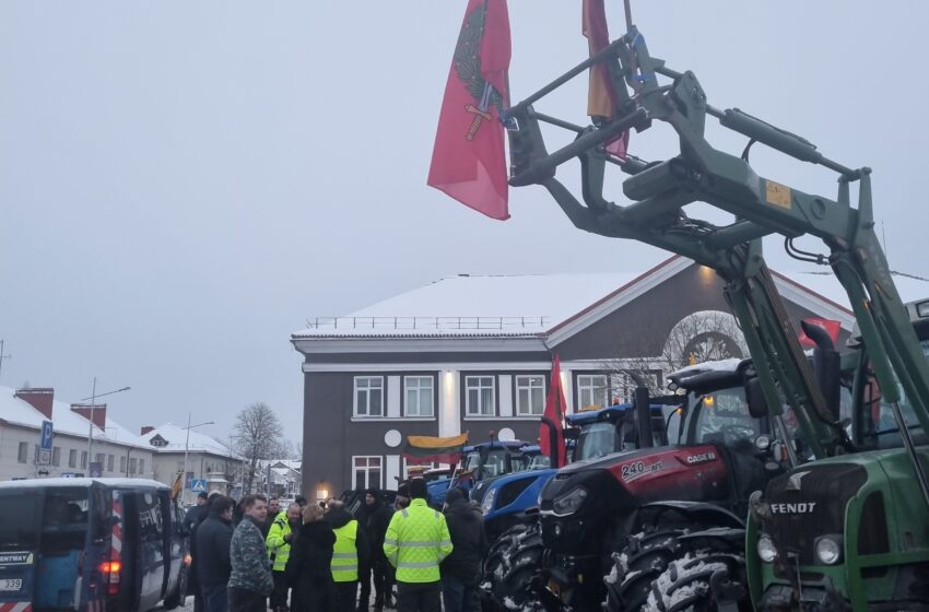  Vienur ūkininkus po protesto sutiko su pyragais, kitur – su baudomis