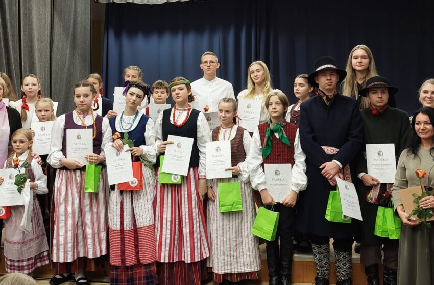  Vėžaičiuose žemaitiškai skaitė ir moksleiviai, ir suaugusieji