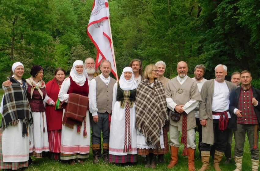  Legendinis folkloro ansamblis „Visi“ ( Vilnius) – Klaipėdoje!
