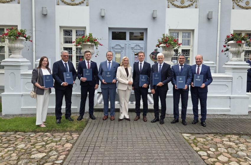  Mažosios Lietuvos pažinimui – kultūriniai keliai: aštuonios savivaldybės pasirašė strateginės partnerystės sutartį
