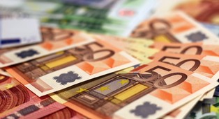  Po atliktų kratų – įtarimai 5 asmenims dėl stambaus masto kreditinio sukčiavimo ES lėšomis