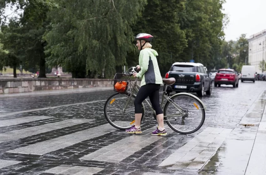  Klaipėdos apskrities kelių policijos pareigūnai užfiksavo 35 dviračių transporto priemonių vairuotojų pažeidimus