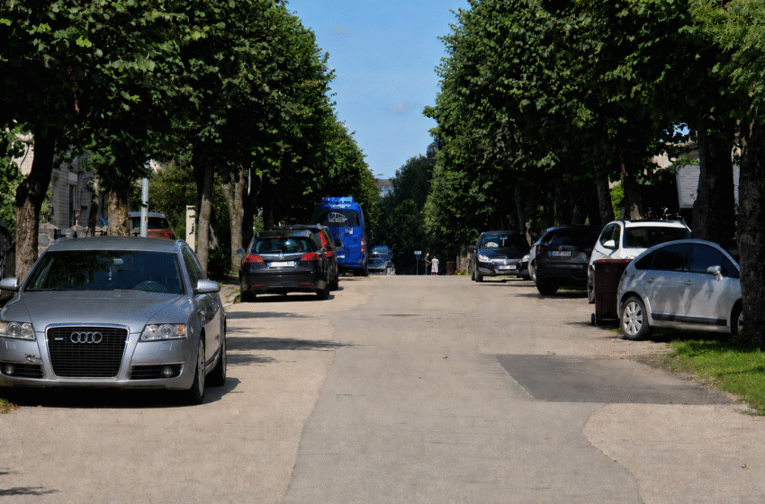  Gėlių gatvėje – transporto priemonių spąstai: gyventojai prašo pagalbos