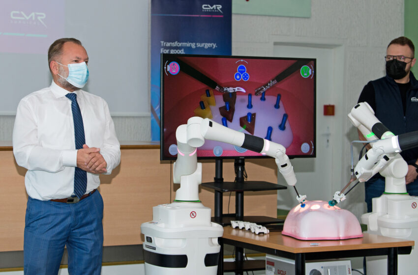  Klaipėdos universitetinė ligoninė išbandė jau antrą robotinę chirurginę sistemą