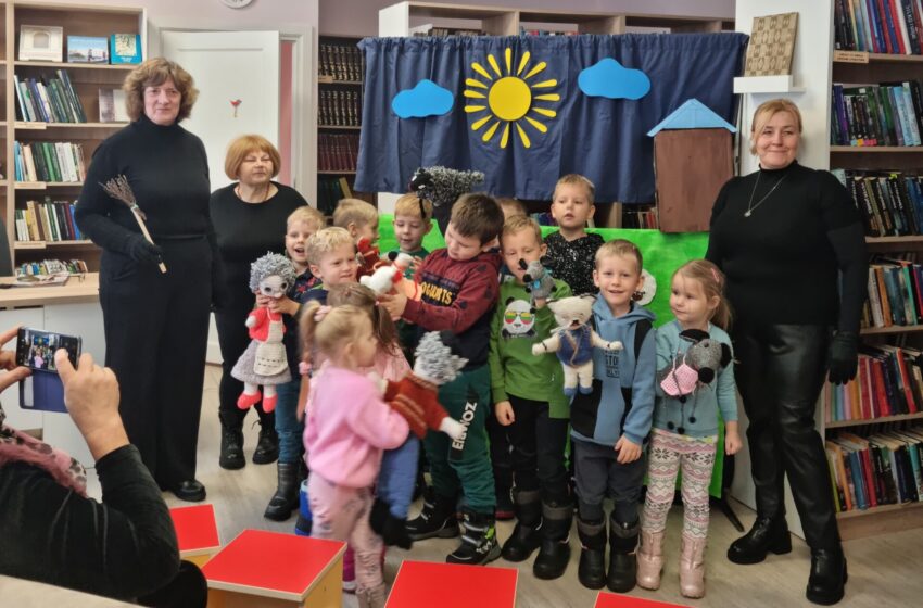 Girininkų bibliotekoje – teatrinio džiaugsmo akimirka