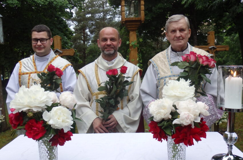  Gegužinės pamaldos Šiūpariuose – ir žmonių bendrystė
