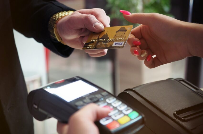  4 ydingi finansiniai įpročiai, dėl kurių rizikuojame įklimpti į skolas
