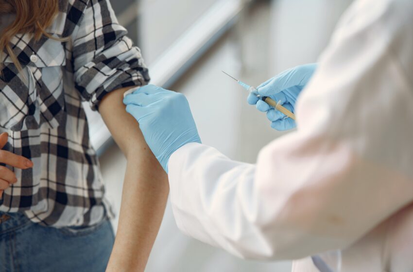  COVID-19 liga persirgę gyventojai galės būti skiepijami dviem vakcinos dozėmis