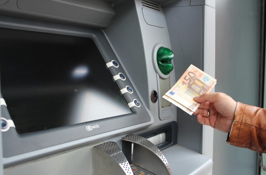  Kaimyno banko kortelę pasisavinęs gargždiškis iš jos iššlavė 1 200 eurų