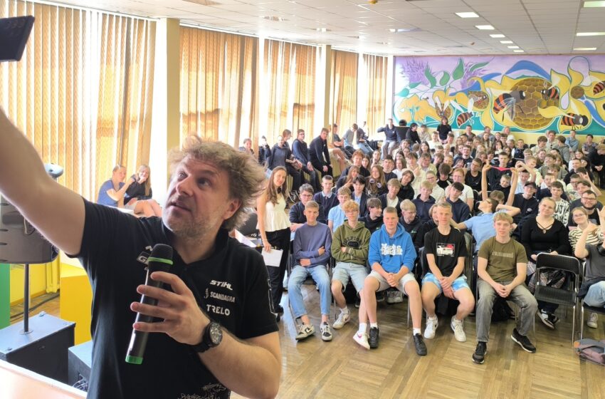  Jaunuosius gargždiškius užsispirti siekiams drąsino garsus lenktynininkas