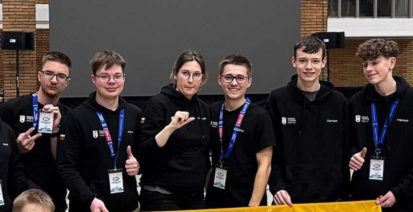   Klaipėdos universiteto robotas „Vytis IV“ – lyderių ketvertuke