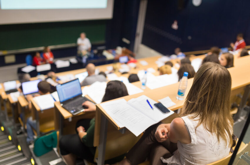  Studentams egzaminų sesija – įtampa, dėstytojams – įprasta tvarka