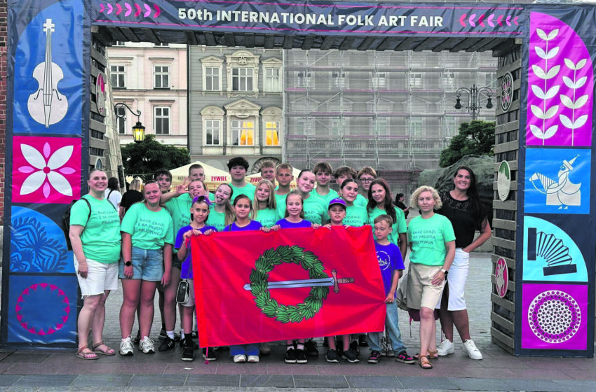  Jaunieji folkloristai žibėjo tarptautiniame festivalyje Krokuvoje