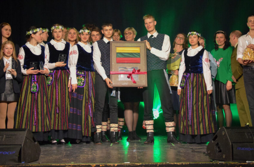  Klaipėdos rajono tautiškiausios mokyklos ir pilietiškiausi jaunuoliai – ateities pamatas