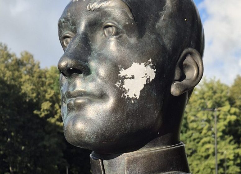  Vandalų rankos pasiekė ir M. Vaitkų